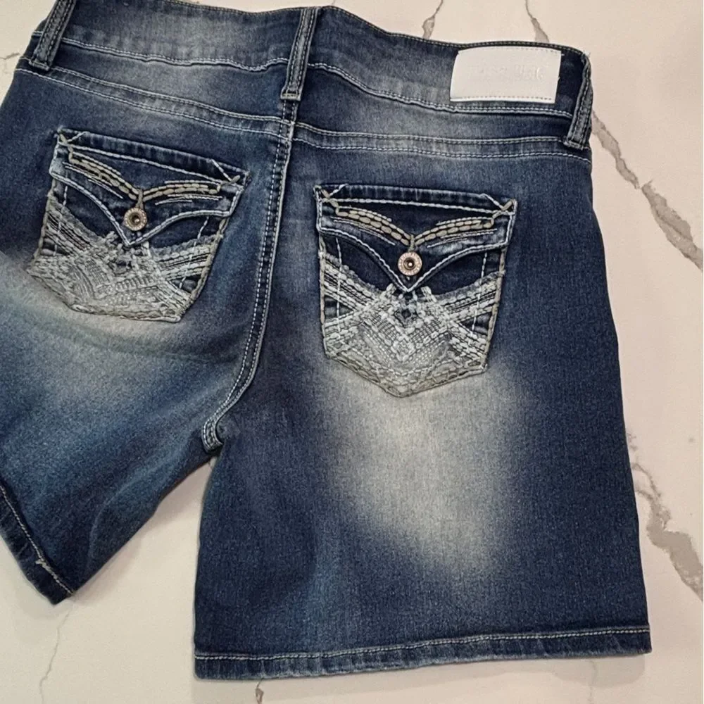 Hydraulic Women’s Nolita Curvy Denim Jean Shorts Embroidered Pockets Wide leg 10
